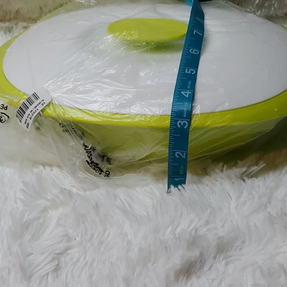 New Tupperware Blossom Serving Dish with spoon